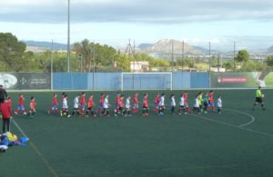 Inicio del partido Aspe UD Benjamin c contra UD Rayo Ibense B