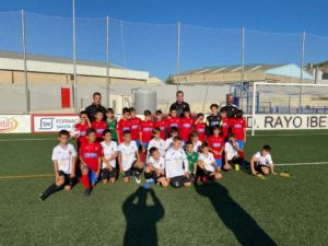 Foto de los dos equipos - Aspe UD Benjamín A y Rayo Ibense C