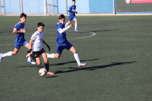Pisotón a Asier al borde del área, falta no pitada por el árbitro