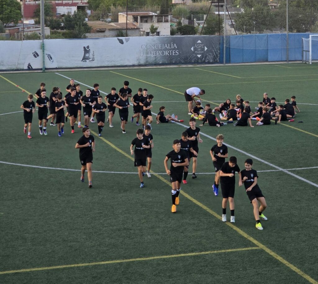 Tarde de entrenamiento del fútbol base del Aspe UD en Las Fuentes